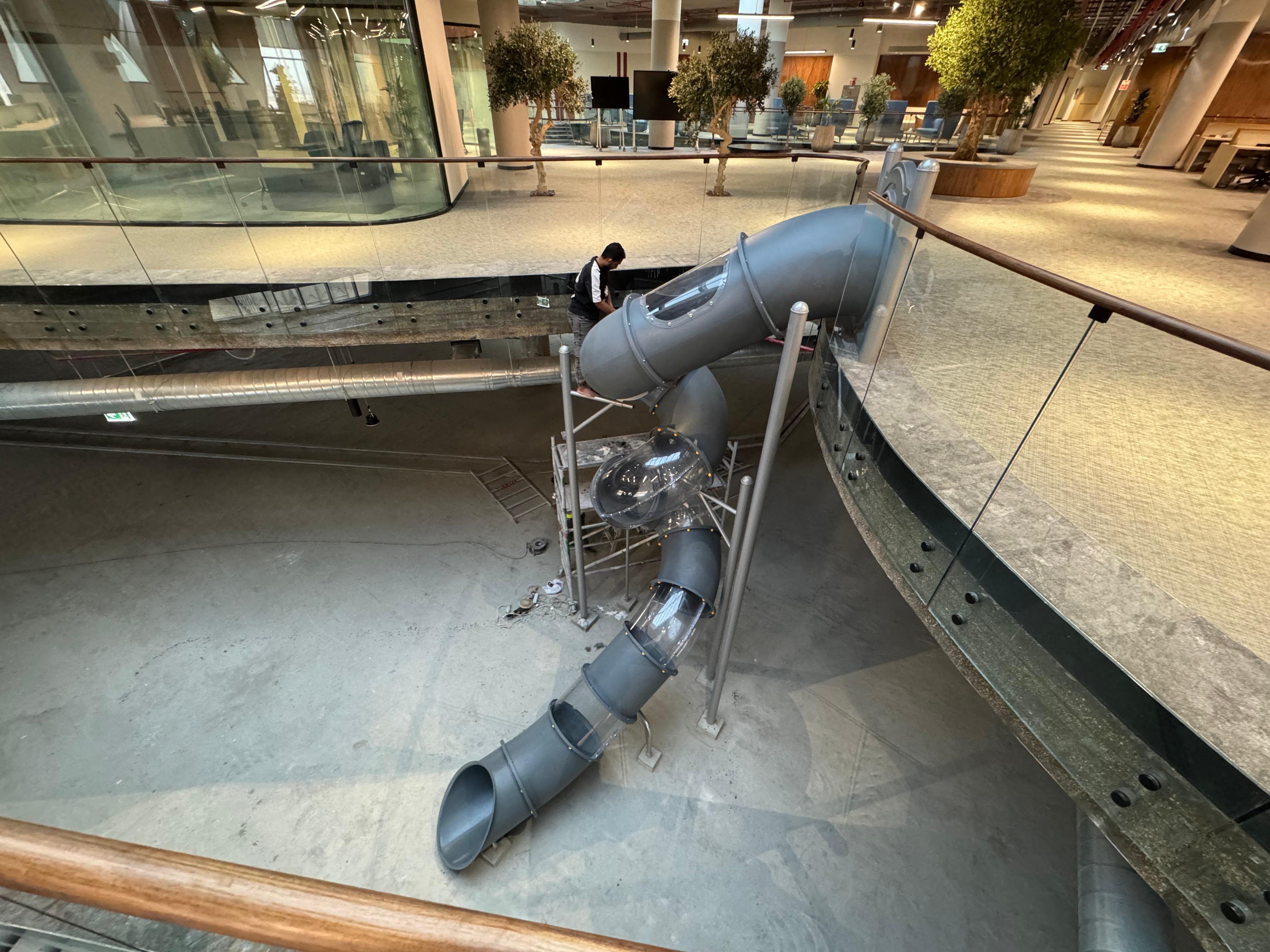 ورشة ومبنى مكتب استوديوهات ام بي سي